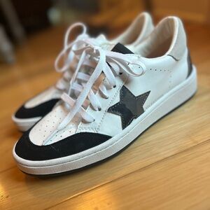 Vintage Havana White Sneakers with Black Star and Black Toe